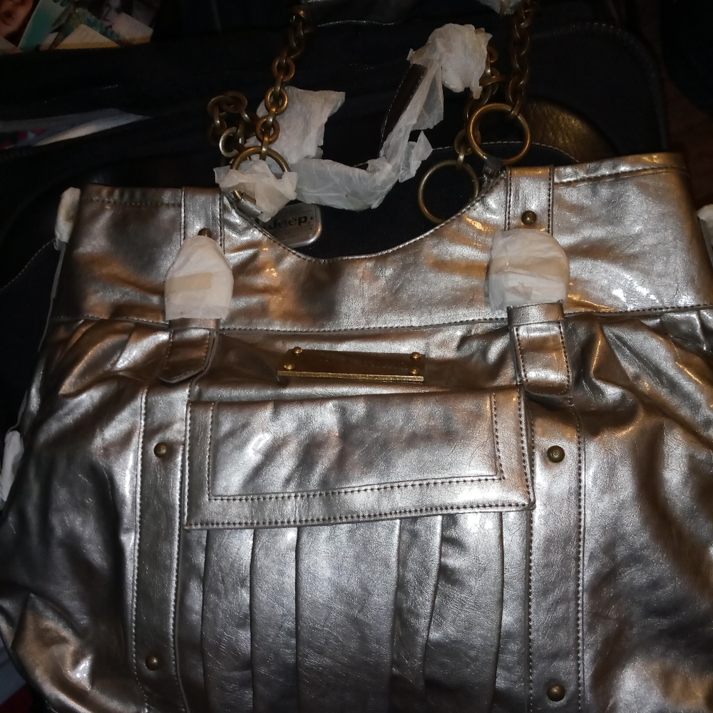 Timi & Leslie purse !